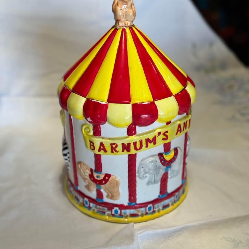 Carousel Food Storage Container - Red and Yellow